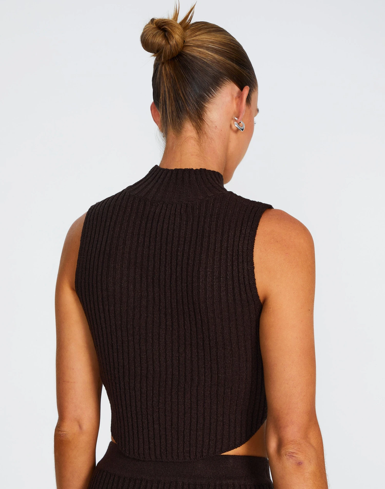 High Neck Curve Hem Knit Tank Top 10 High Neck Curve Hem Knit Tank Top - Image 8