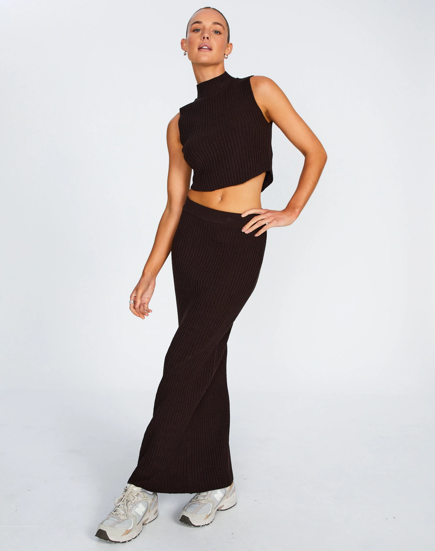 High Neck Curve Hem Knit Tank Top 9 High Neck Curve Hem Knit Tank Top - Image 7