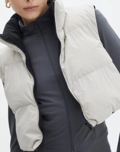 Reversible Cropped Puffer Vest 25 Reversible Cropped Puffer Vest -Outlet Glassons Store holli cropped reverable puffer blackshelfie imageback vs91583ppr