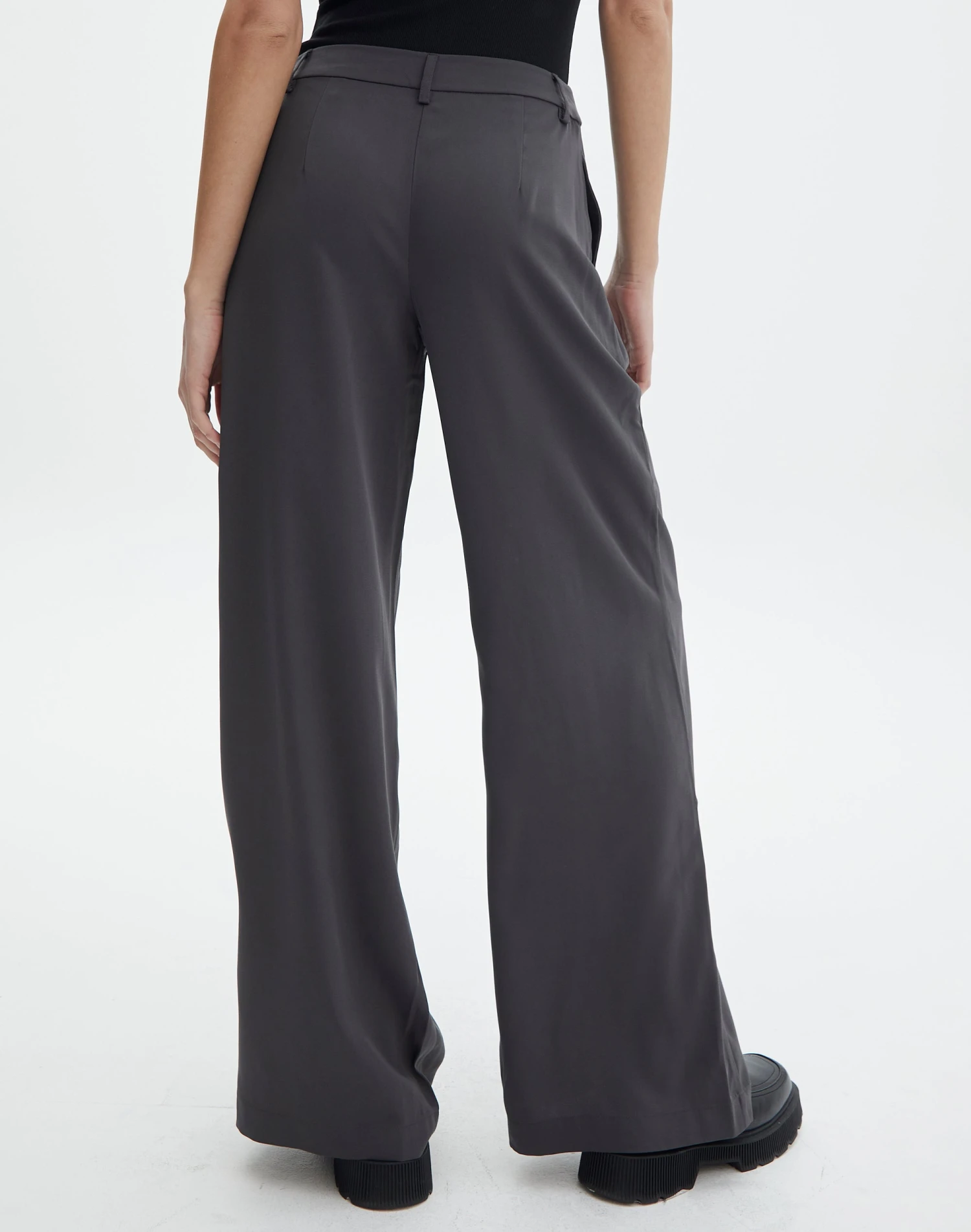 Mid Rise Relaxed Leg Pant 10 Mid Rise Relaxed Leg Pant - Image 8