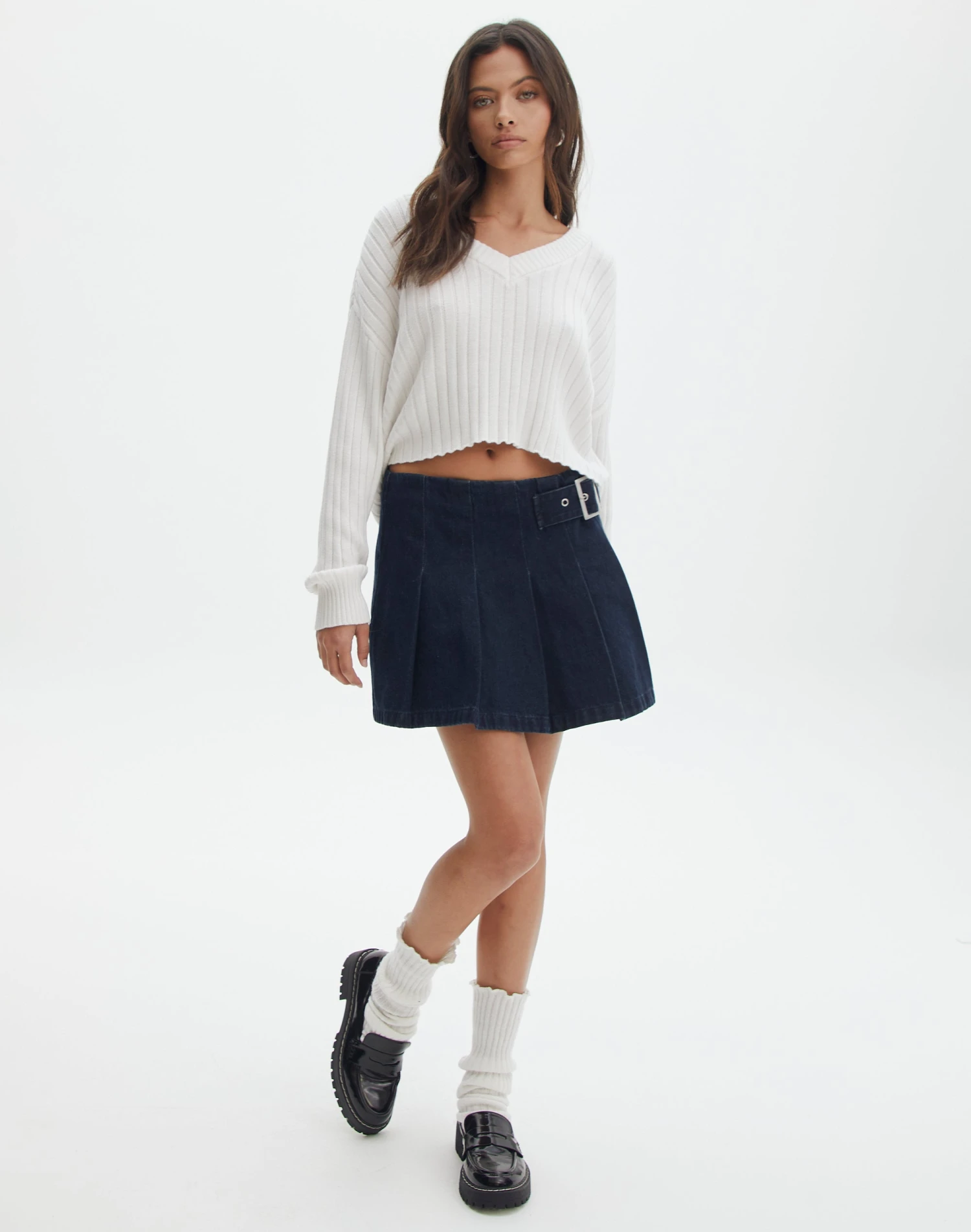 V-Neck Drop Shoulder Knit Jumper 4 V-Neck Drop Shoulder Knit Jumper - Image 2
