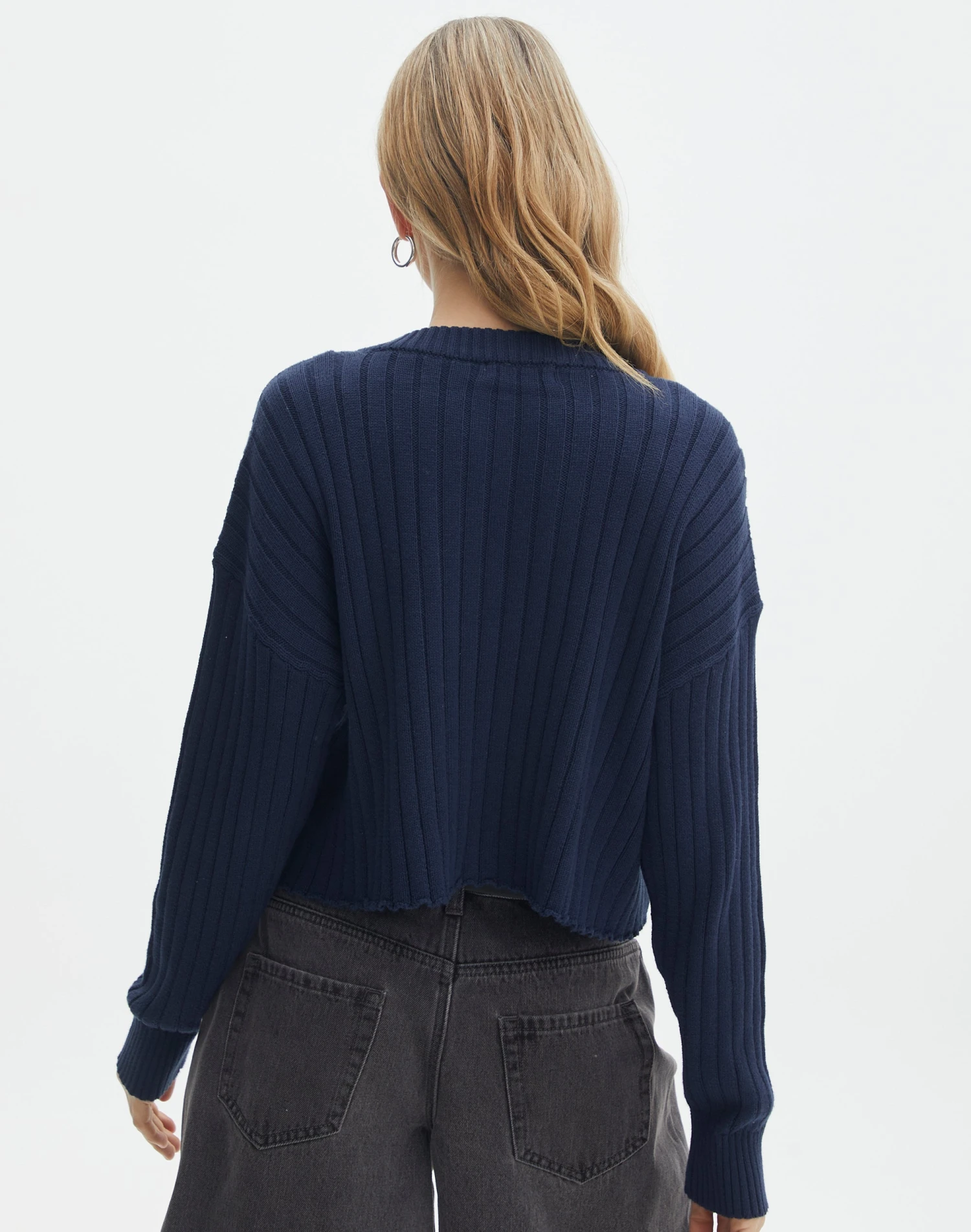 V-Neck Drop Shoulder Knit Jumper 21 V-Neck Drop Shoulder Knit Jumper - Image 19