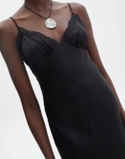 Maxi Lace Dress -Outlet Glassons Store r levi lace dress black imageback dl118358rsat