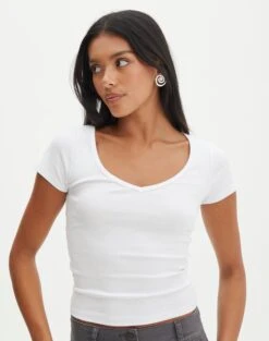 Cropped V Neck Tee 27 Cropped V Neck Tee -Outlet Glassons Store susu v neck top white front ts122528rib