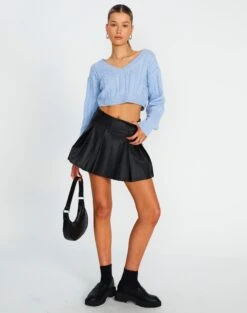 Cropped Cable Knit V Neck Jumper 17 Cropped Cable Knit V Neck Jumper -Outlet Glassons Store tartt cable v neck crop monday blues full kl78966ca